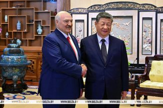 După ce a fost la Putin, Aleksandr Lukaşenko este în vizită în China. Xi Jinping îi spune că sprijină suveranitatea naţională a Belarusului