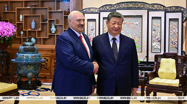 După ce a fost la Putin, Aleksandr Lukaşenko este în vizită în China. Xi Jinping îi spune că sprijină suveranitatea naţională a Belarusului