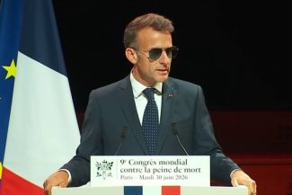 Macron avertizează, la Congresul Mondial împotriva pedepsei cu moartea, la Paris, împotriva unor apeluri la restabilirea pedepsei capitale în Franţa. Peste două treimi dintre francezi, în favoarea unui referendum privind o restabilire a pedepsei cu moarte