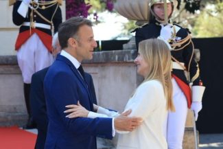 Franţa şi Italia vor să înfiinţeze o ”coaliţie” multinaţională în Liban, care să succeadă FINUL, anunţă Macron şi Meloni la un summit pe Coasta de Azur. Macron aşteaptă ”în zilele următoare” ”elemente de susţinere” din partea Arabiei Saudite a armatei lib