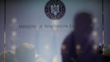 MAE precizează că nu are niciun raport de cooperare sau patronaj cu entitatea intitulată Centrul Diplomatic Bucureşti/ Admiterea în Corpul Diplomatic şi Consular al României se face prin concurs, iar MAE nu girează niciun program de pregătire în acest sen