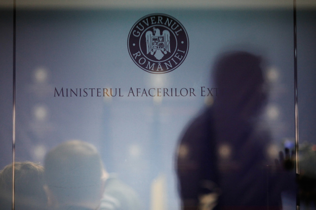 MAE precizează că nu are niciun raport de cooperare sau patronaj cu entitatea intitulată Centrul Diplomatic Bucureşti/ Admiterea în Corpul Diplomatic şi Consular al României se face prin concurs, iar MAE nu girează niciun program de pregătire în acest sen