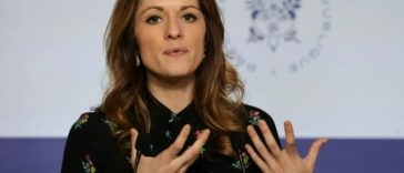Purtătoarea de cuvânt a Guvernului francez, macronista Maud Bregeon, anunţă că-l susţine pe Édouard Philippe în vederea alegerilor prezidenţiale, şi nu pe Gabriel Attal, candidatul Partidului său Renaissance