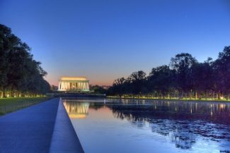 Trump susţine că bazinul de la Memorialul Lincoln a fost vandalizat; autorităţile investighează