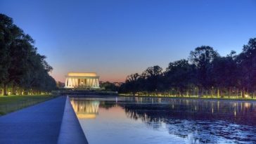 Trump susţine că bazinul de la Memorialul Lincoln a fost vandalizat; autorităţile investighează