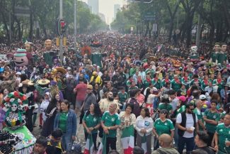 Înainte de Cupa Mondială, mexicanii au reuşit cel mai mare „val” din lume – VIDEO