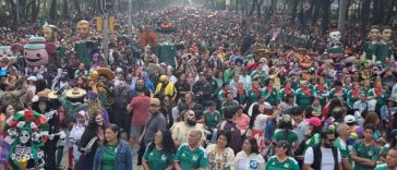 Înainte de Cupa Mondială, mexicanii au reuşit cel mai mare „val” din lume – VIDEO