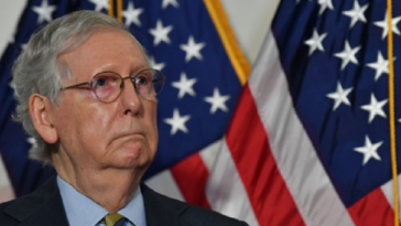 Veteranul senator republican Mitch McConnell a fost internat în spital şi beneficiază de „îngrijiri medicale excelente”, potrivit purtătorului său de cuvânt