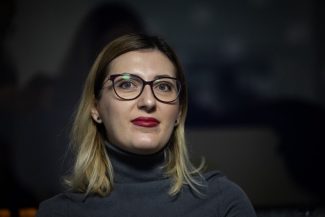 Proiect de lege pentru protecţia copiilor sub 15 ani în utilizarea reţelelor sociale/ Deputata Monica Berescu (USR), co-iniţiator: Dacă nu lăsăm un copil de 10 ani singur într-un loc periculos, de ce l-am lăsa neprotejat în mediul online?