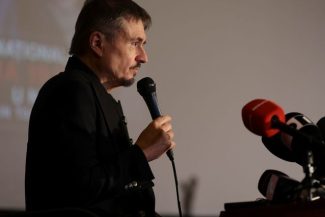 Cristian Mungiu, despre lipsa de investiţii în cultură: „Să nu judecăm neapărat investiţiile în termen de kilometri de autostradă. E bine să investim şi în oameni”/ Când începe turneul de promovare „Fjord” pentru Oscar – FOTO