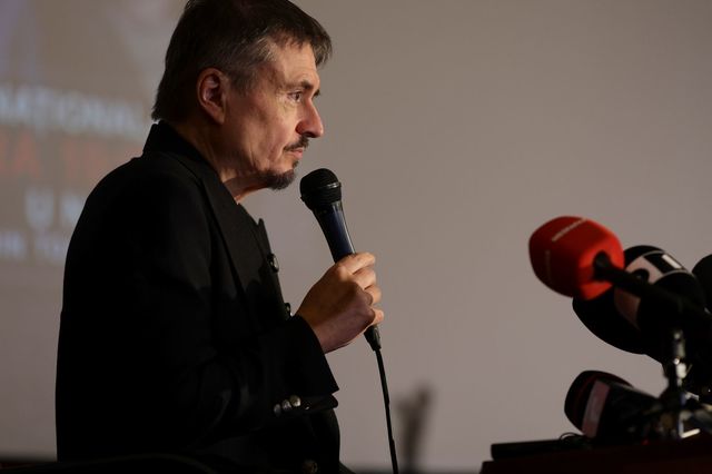 Cristian Mungiu, despre lipsa de investiţii în cultură: „Să nu judecăm neapărat investiţiile în termen de kilometri de autostradă. E bine să investim şi în oameni”/ Când începe turneul de promovare „Fjord” pentru Oscar – FOTO