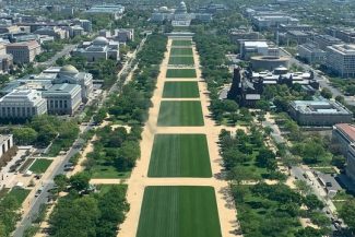 Un uriaş „8647”, simbol anti-Trump, a apărut pe peluza National Mall din Washington