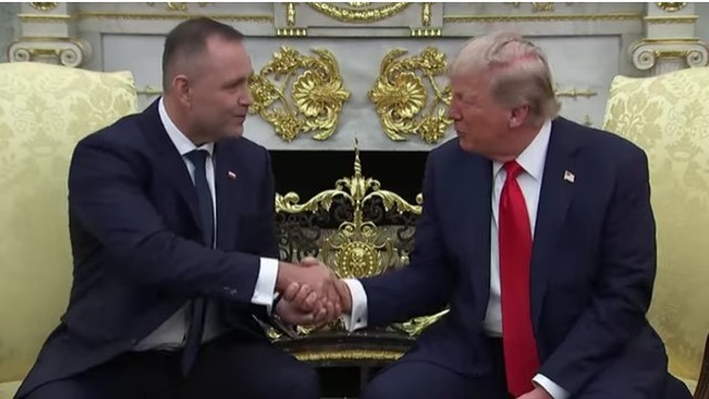 Preşedintele polonez Nawrocki, invitat din nou în SUA. El va lua parte la gala UFC organizată de ziua lui Donald Trump. Premierul Tusk îl avertizează să nu se lase „prins în cuşcă”