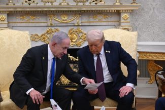 Sfidându-l pe Trump printr-un scurt schimb de tiruri cu Iranul, Israelul a încercat să-şi sporească influenţa asupra negocierilor de pace. Trump l-a avertizat însă pe Netanyahu că noi atacuri l-ar putea izola în conflictul cu Iranul – presă