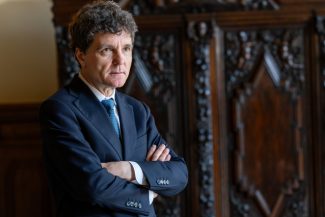 POLITICO: Nicuşor Dan, preşedintele României, se confruntă cu cea mai mare provocare pe măsură ce criza politică se adânceşte