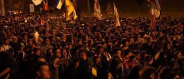 Serbia: Protestele continuă după ce preşedintele Vucic a anunţat că va demisiona