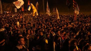 Serbia: Protestele continuă după ce preşedintele Vucic a anunţat că va demisiona