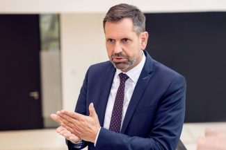 Un acţionar important al Volkswagen propune mutarea în Germania a producţiei unor modele destinate Chinei, pentru a salva locurile de muncă