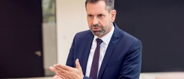 Un acţionar important al Volkswagen propune mutarea în Germania a producţiei unor modele destinate Chinei, pentru a salva locurile de muncă