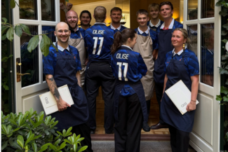 Cupa Mondială 2026: Toţi ospătarii restaurantului danez „Olise” poartă tricouri cu numele jucătorului francez şi profită de valul de entuziasm înaintea meciului Norvegia-Franţa