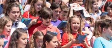 Ziua Copilului – Mai mult de 17.000 de copii cântă la Ora Copiilor by Cantus Mundi în România şi Republica Moldova