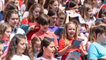 Ziua Copilului – Mai mult de 17.000 de copii cântă la Ora Copiilor by Cantus Mundi în România şi Republica Moldova