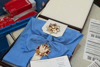 Zelenski i-a trimis preşedintelui Poloniei Ordinul Vulturului Alb: Dacă se consideră că acest simbol special poate rămâne în posesia Ecaterinei a II-a, a lui Benito Mussolini şi a lui Gerhard Schröder, atunci noi, în Ucraina, nu vom contesta acest lucru