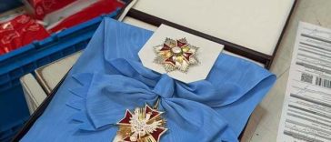 Zelenski i-a trimis preşedintelui Poloniei Ordinul Vulturului Alb: Dacă se consideră că acest simbol special poate rămâne în posesia Ecaterinei a II-a, a lui Benito Mussolini şi a lui Gerhard Schröder, atunci noi, în Ucraina, nu vom contesta acest lucru