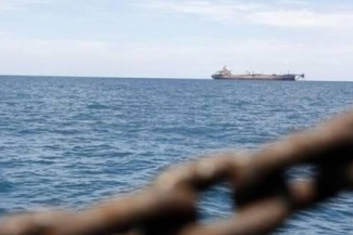 Un petrolier, atins de un proiectil neidentificat în Strâmtoarea Ormuz, anunţă agenţia britanică UKMTO. pagube la pasarelă, echipajul teafăr. Societatea britanică Vanguard Tech anunţă că este vorba despre nava KIKU, sub pavilionul Panama