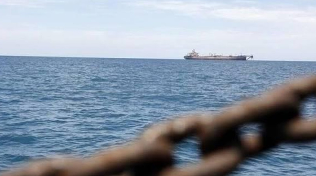 Un petrolier, atins de un proiectil neidentificat în Strâmtoarea Ormuz, anunţă agenţia britanică UKMTO. pagube la pasarelă, echipajul teafăr. Societatea britanică Vanguard Tech anunţă că este vorba despre nava KIKU, sub pavilionul Panama