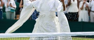 O nouă ţinută spectaculoasă pentru Naomi Osaka: A intrat pe teren la Wimbledon într-un kimono alb, inspirat din filmul Kill Bill – VIDEO