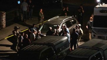Un veteran al armatei americane a fost ucis de poliţie după ce a ţinut ostatice 10 persoane timp de 15 ore, ameninţând că aruncă în aer o clădire