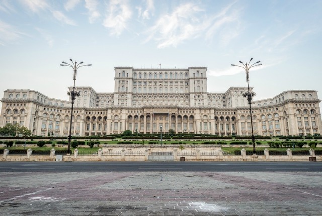 Faţada principală a Palatului Parlamentului va fi iluminată în culoarea roşie, de Ziua Mondială a Donatorului de Sânge