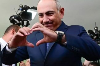 Macron, von der Leyen şi Kallas îl felicită pe Paşinian pentru victoria în alegerile legislative şi apropierea de UE. Partidul Contractul Civil al lui Nikol Paşinian a învins Alianţa Armenia Puternică a miliardarului ruso-armean Samvel Karapetian cu 49,8%