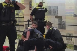 Cinci persoane, rănite într-un atac cu cuţitul în Penn Station din New York. Incidentul, cu o zi înaintea meciului din finala NBA la care va asista Trump şi cu câteva zile înainte de Cupa Mondială