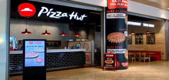 Yum Brands vinde Pizza Hut pentru 2,7 miliarde de dolari, după ani de declin în faţa concurenţei