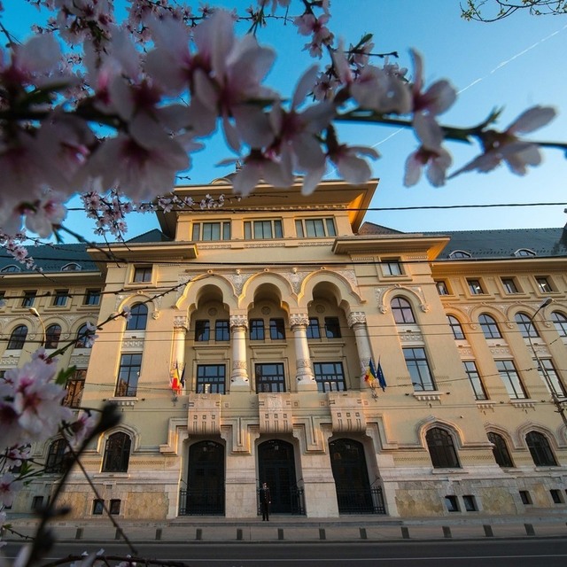 Bucureştiul caută avocaţi externi pentru mii de procese în care este implicată municipalitatea