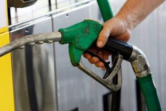 Marea Britanie va interzice complet importurile de motorină şi combustibil pentru avioane produse din petrol rusesc până în 2027