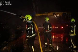 Atac aerian masiv cu rachete şi drone asupra Kievului: Cinci răniţi, mănăstirea Lavra Pecersk a luat foc, la fel şi un bloc înalt de locuinţe