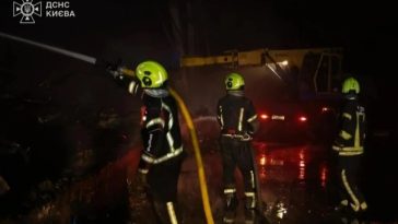 Atac aerian masiv cu rachete şi drone asupra Kievului: Cinci răniţi, mănăstirea Lavra Pecersk a luat foc, la fel şi un bloc înalt de locuinţe