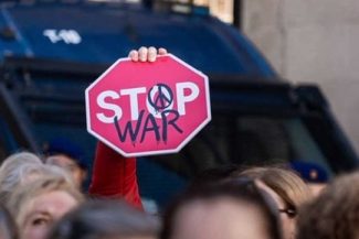 Lumea se instalează într-o nouă eră a violenţei intense, arată raportul ”Conflict Trends” al Institutului Cercetării Păcii de la Oslo. În 2025, 65 de conflicte implicând cel puţin un stat, un nou nivel istoric din 1946. Opt conflicte între state, un ”reco