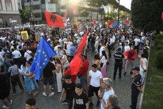 Protestele antiguvernamentale din Albania se intensifică pe fondul opoziţiei faţă de complexul turistic al lui Jared Kushner