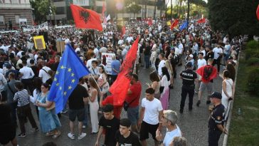 Protestele antiguvernamentale din Albania se intensifică pe fondul opoziţiei faţă de complexul turistic al lui Jared Kushner