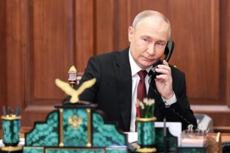 Putin l-a sunat pe Trump şi au convenit ca emisarii americani să se ducă „în curând” în Rusia