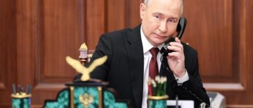 Putin l-a sunat pe Trump şi au convenit ca emisarii americani să se ducă „în curând” în Rusia