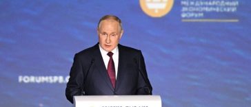 Sub ameninţarea dronelor ucrainene şi cu o economie în declin, Putin este aşteptat să vorbească vineri la forumul de la Sankt Petersburg