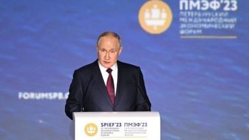 Sub ameninţarea dronelor ucrainene şi cu o economie în declin, Putin este aşteptat să vorbească vineri la forumul de la Sankt Petersburg