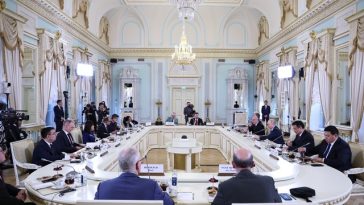 Putin îşi menţine poziţia intransigentă privind războiul din Ucraina. El afirmă că ideile lui Trump ar putea aduce pacea, cu o condiţie: ucrainenii să facă compromisuri
