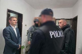 Cinci sârbi au fost arestaţi în Kosovo în cadrul unei anchete privind crime de război comise în 1999