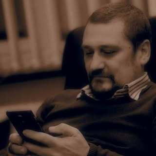 Avocatul reţinut pentru promovarea legionarismului cere ridicarea controlului judiciar. Ce argumente invocă / Cine e Mihai Rapcea – De la Guru Bivolaru, Noua Dreaptă şi Diana Şoşoacă, la promovarea lui Zelea Codreanu şi a salutului legionar